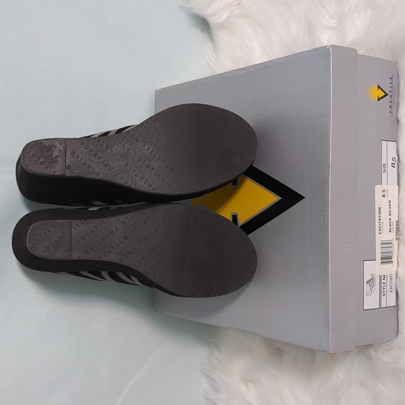 Volatile High Heel Sneakers NIB - Picture 6 of 6